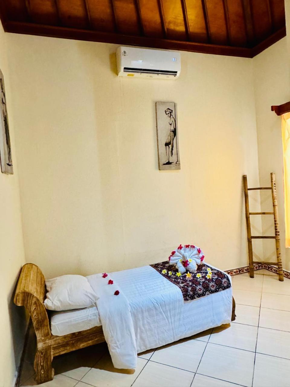 Bungalow Geringsing Candidasa Esterno foto